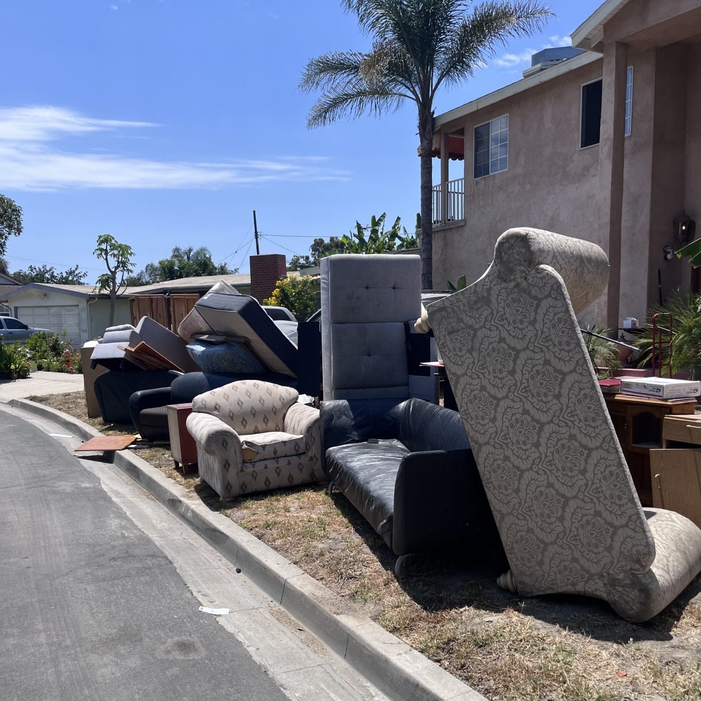 Furniture Removal In Long Beach Ca Clear It Junk Removal